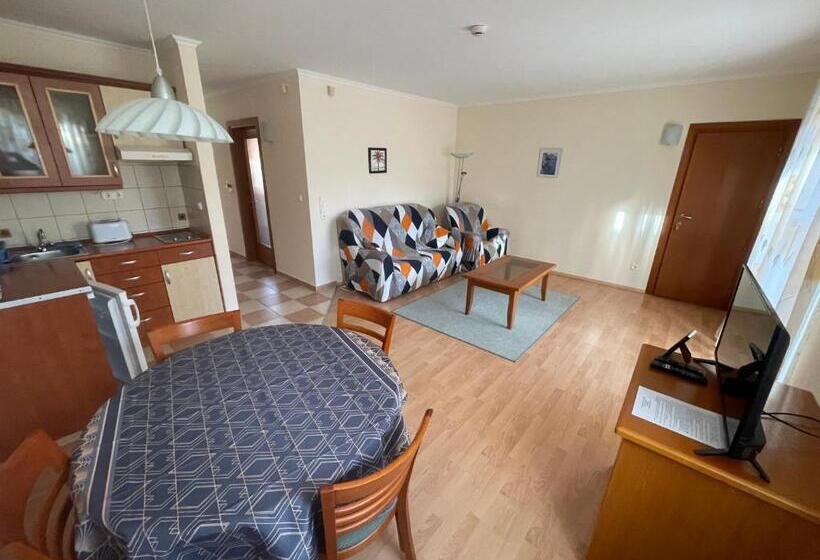 テラス付き１ベッドルームアパートメント, Garda Wellness Apartmanház