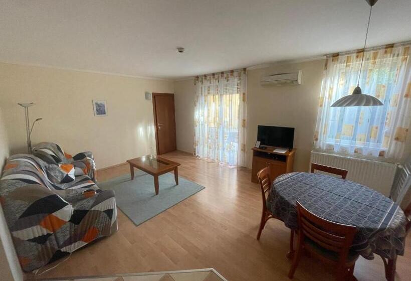 Апартаменты 1 Спальня с Террасой, Garda Wellness Apartmanház