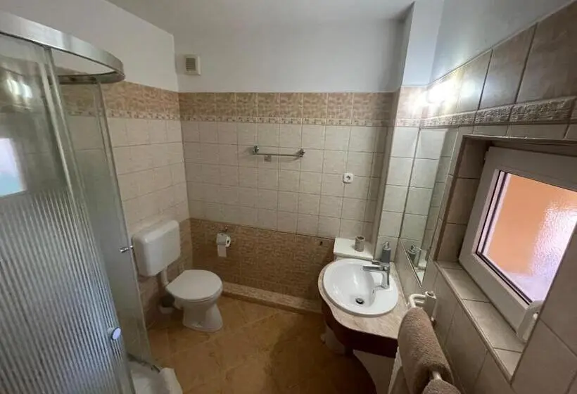 テラス付きスタンダードワンルーム, Garda Wellness Apartmanház