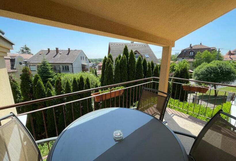 バルコニー付き１ベッドルームアパートメント, Garda Wellness Apartmanház