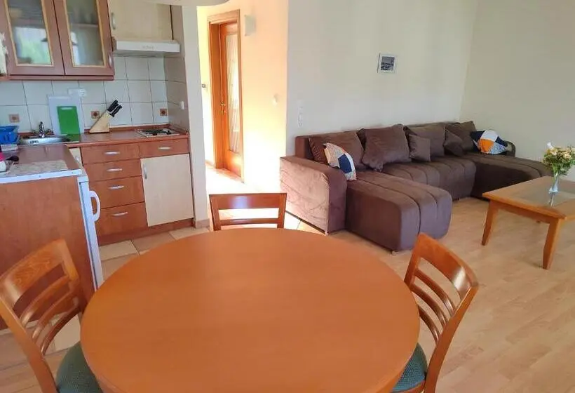バルコニー付き１ベッドルームアパートメント, Garda Wellness Apartmanház
