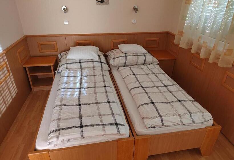 バルコニー付き１ベッドルームアパートメント, Garda Wellness Apartmanház