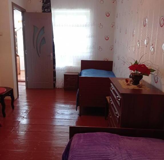 اتاق استاندارد سه تخته با سرویس بهداشتی مشترک, Iamze S Guest House
