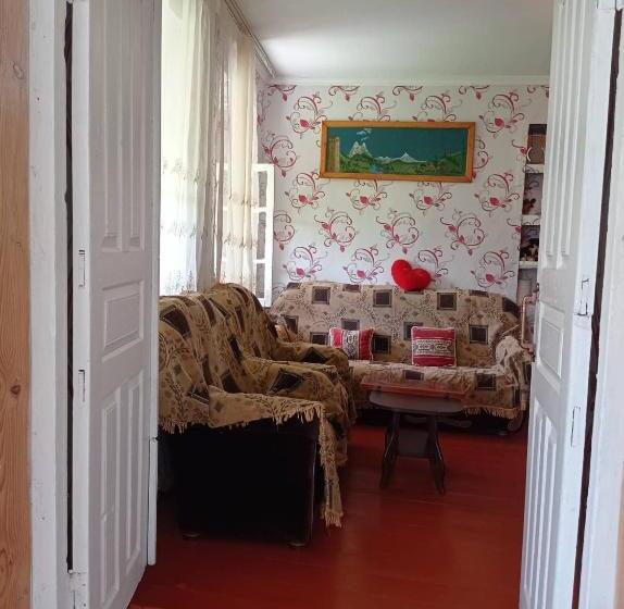 اتاق استاندارد سه نفره, Iamze S Guest House
