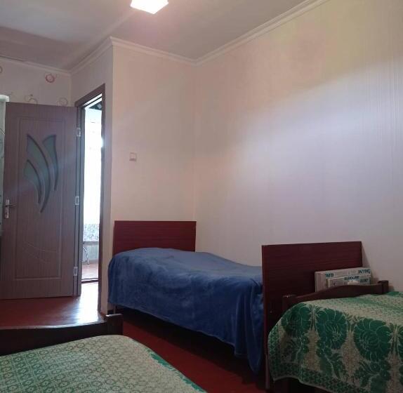 اتاق استاندارد سه نفره, Iamze S Guest House
