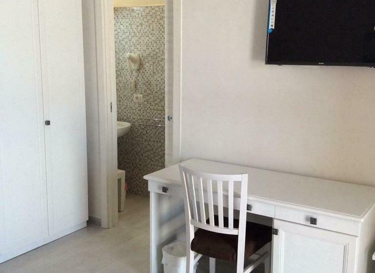 スタンダードトリプルルーム, B&b Il Sorriso Di Monica