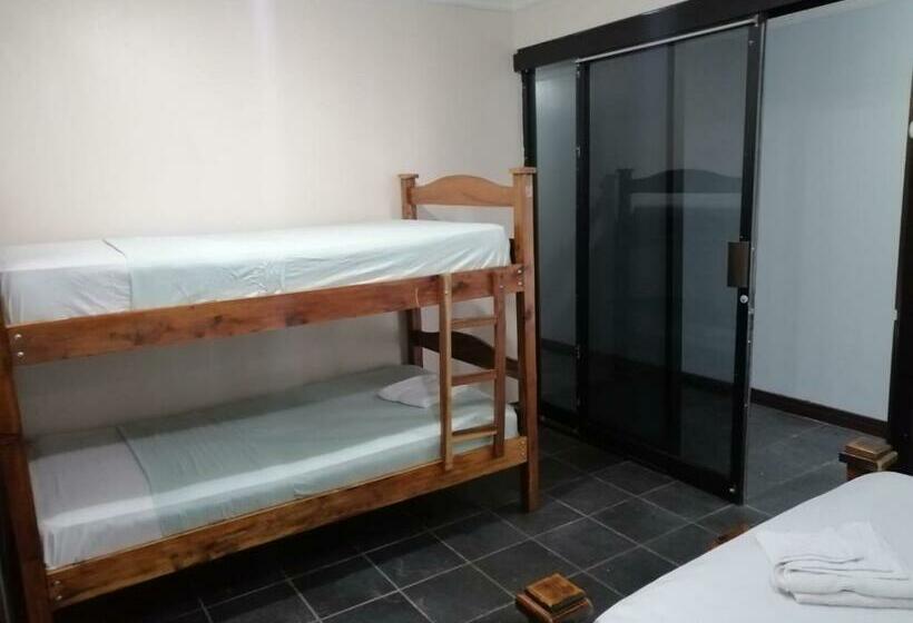 اتاق خانوادگی, El Tucan Alajuela