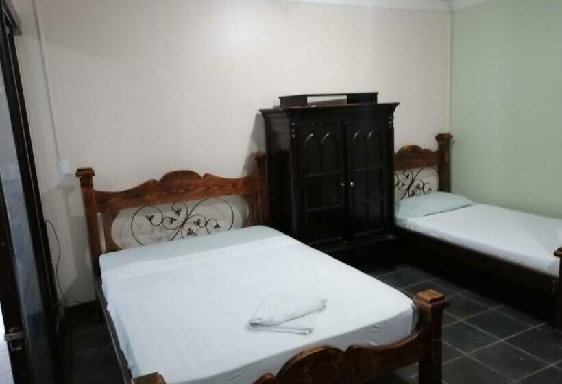 اتاق خانوادگی, El Tucan Alajuela