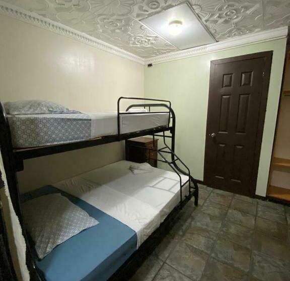 اتاق ساده سه نفره, El Tucan Alajuela