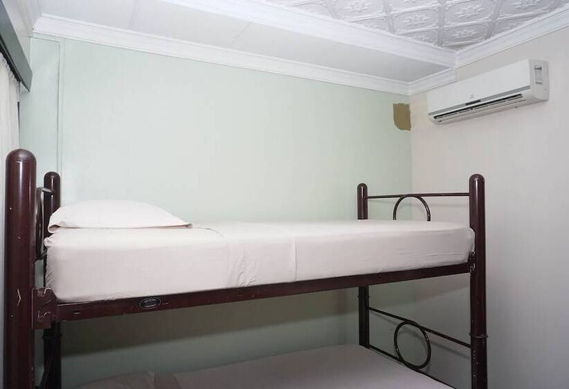 اتاق خانوادگی, El Tucan Alajuela