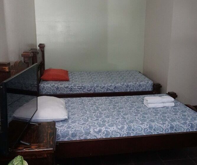 اتاق خانوادگی, El Tucan Alajuela