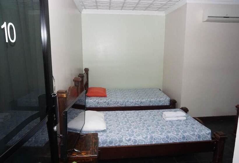 اتاق خانوادگی, El Tucan Alajuela