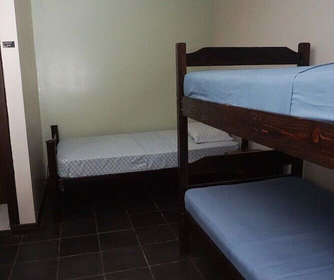 اتاق خانوادگی, El Tucan Alajuela