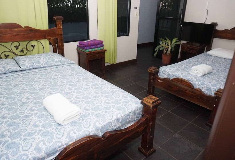 اتاق خانوادگی, El Tucan Alajuela