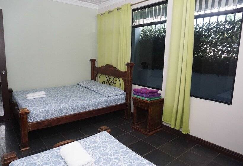 اتاق خانوادگی, El Tucan Alajuela