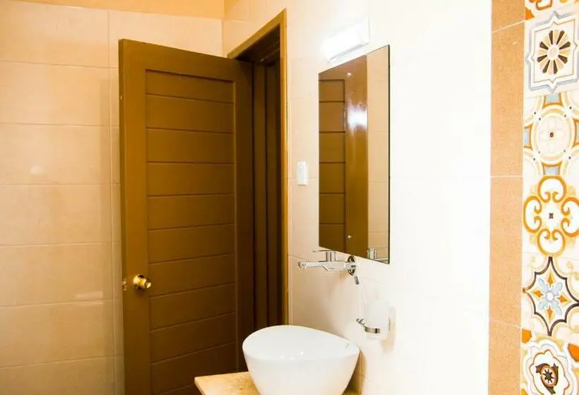 Chambre Standard Individuelle, Horizon Entebbe