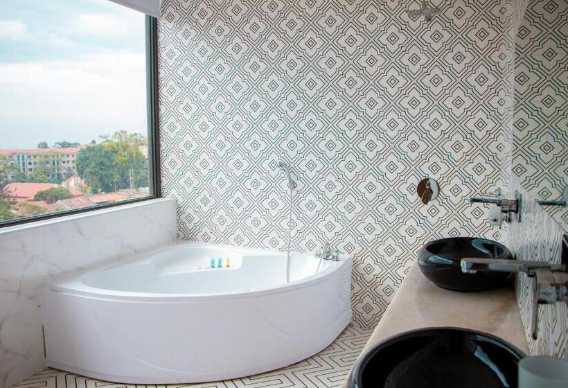 سوییت اجرایی, Horizon Entebbe