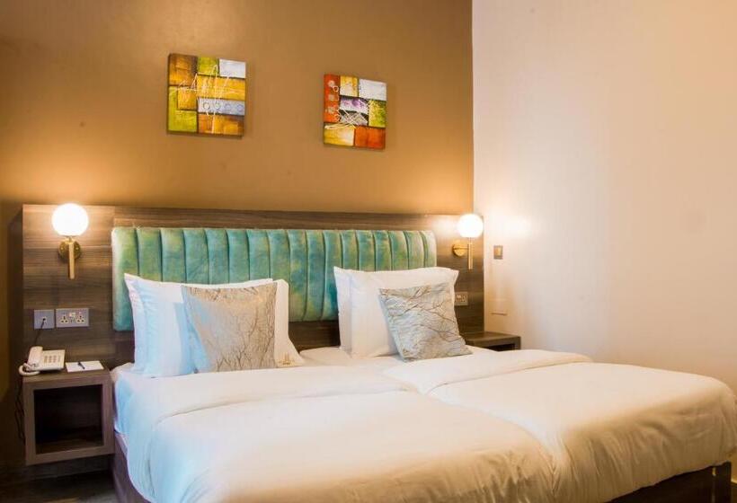 اتاق خانوادگی, Horizon Entebbe