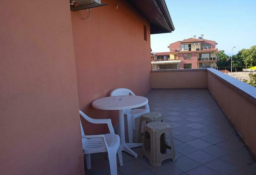 غرفة قياسية رباعية, стаи за гости нептун