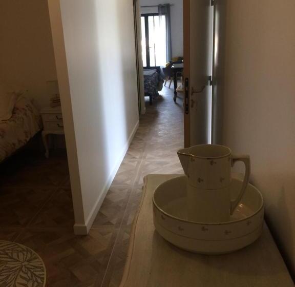 חדר משפתחתי סופריור, Les 3 Pigeons