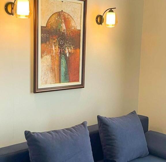 اتاق لوکس خانوادگی, Living Rooms