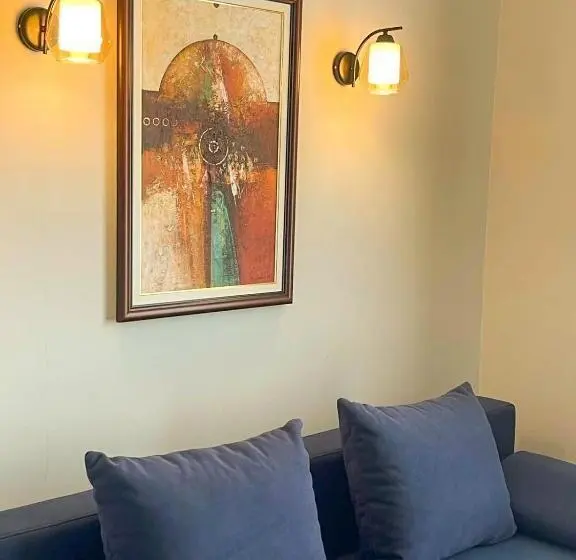 اتاق لوکس خانوادگی, Living Rooms