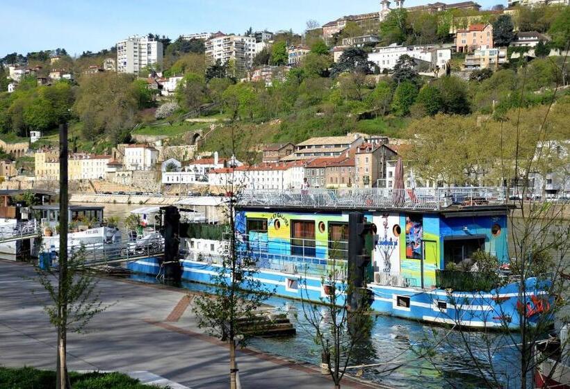 اتاق استاندارد سه نفره, Studio Péniche Centre Lyon Insolite