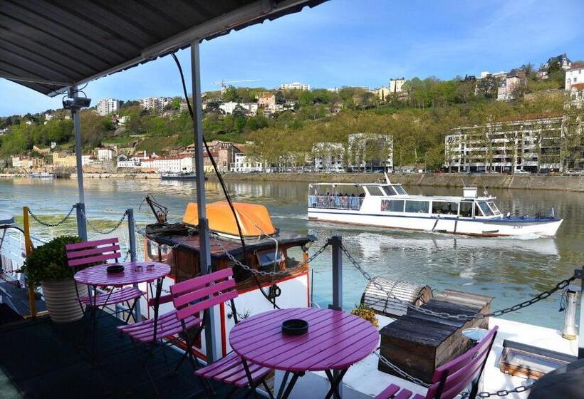 اتاق استاندارد سه نفره, Studio Péniche Centre Lyon Insolite