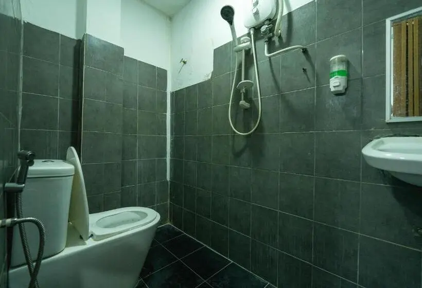 Deluxe Kolmen Hengen Huone, Mrj Hotel Wakaf Che Yeh 2