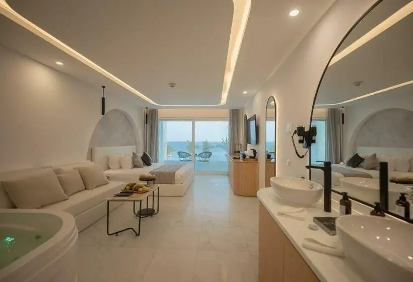Deluxe Room with Hot Tub
