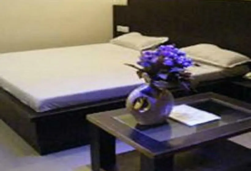 デラックスルーム, Gurudev Palace, Banda Couples Not Allowed