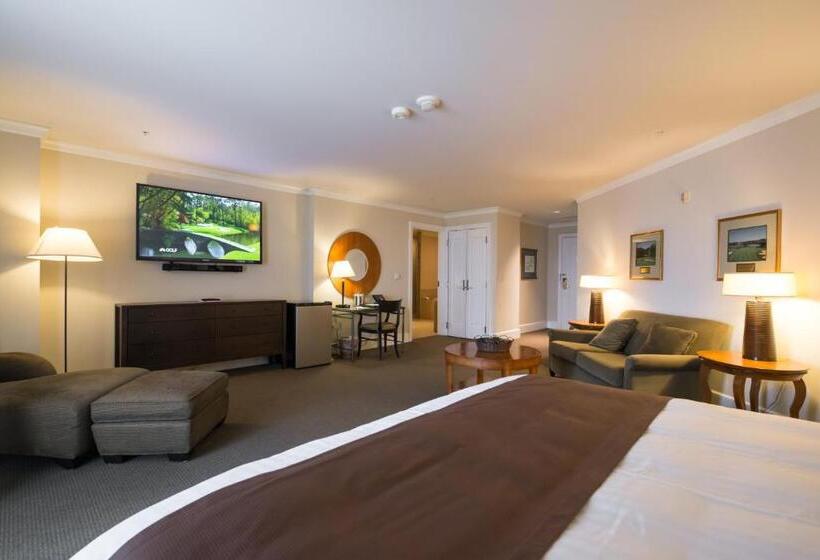 Люкс с Балконом, The Glen Club