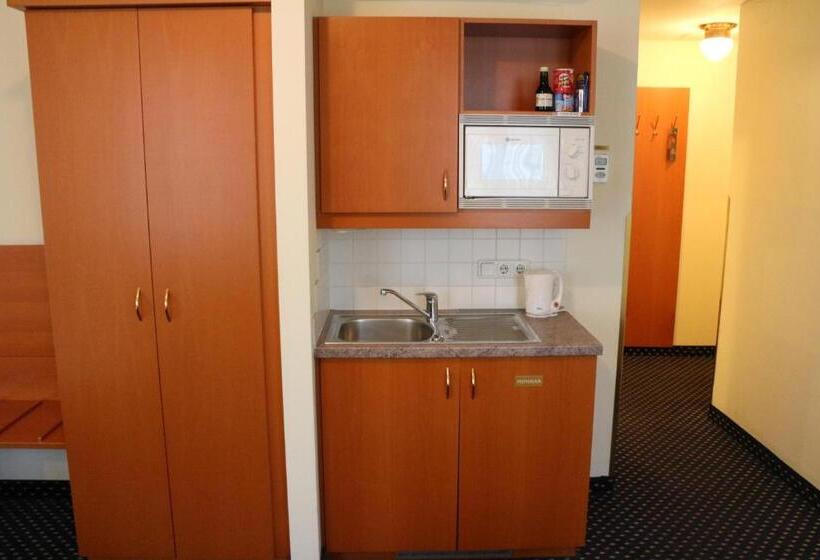 سوییت, Suite Hotel 900 M Zur Oper