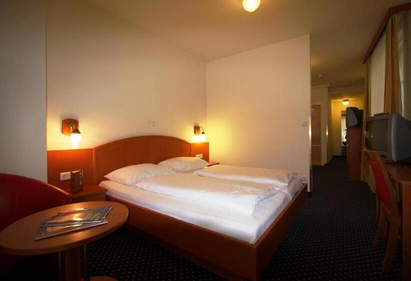 سوییت لوکس, Suite Hotel 900 M Zur Oper