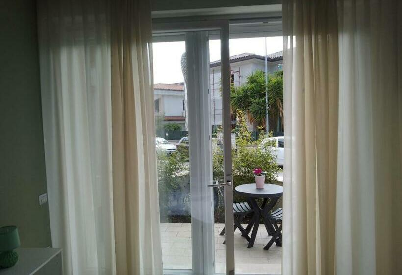 חדר סטנדרט לשלושה, B&b Salsedine E Girasoli