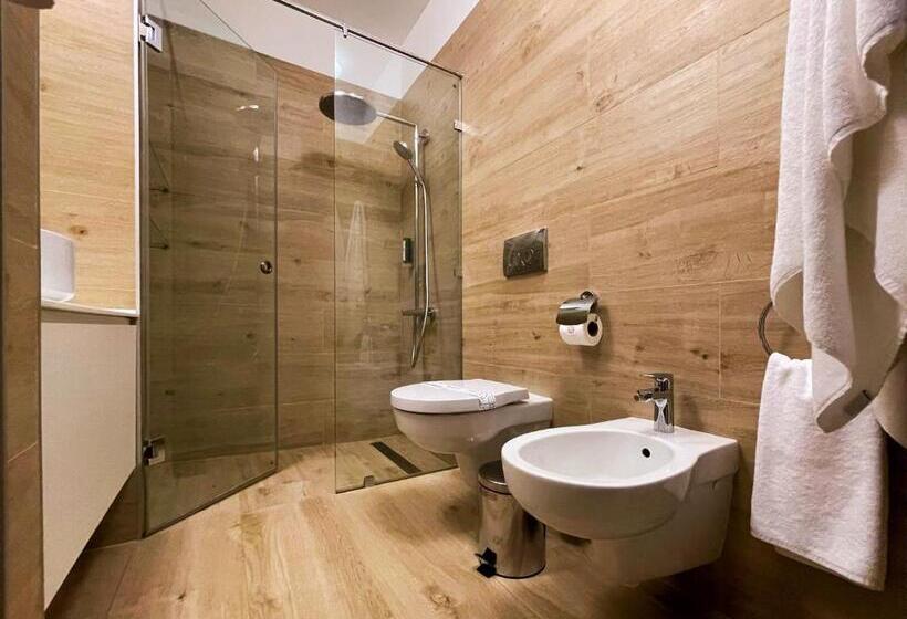 إستوديو قياسى سرير ملكى, Best Western Plus Market Square Lviv