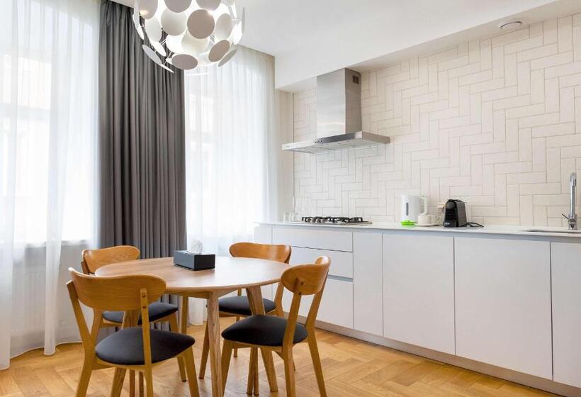 إستوديو قياسى سرير ملكى, Best Western Plus Market Square Lviv