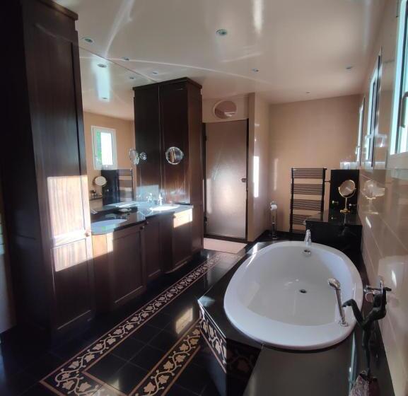 חדר דלוקס לשלושה, Imaginasoi