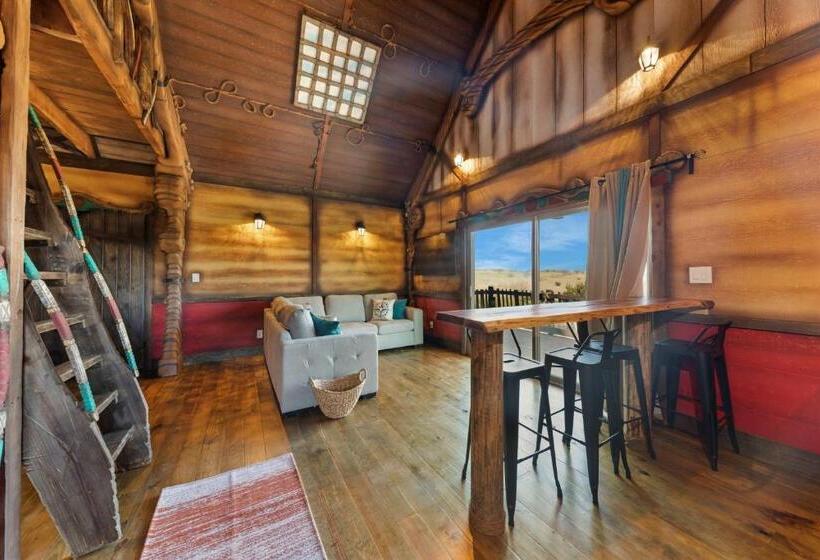 스탠다드 발코니 스튜디오, Blue Hills Ranch