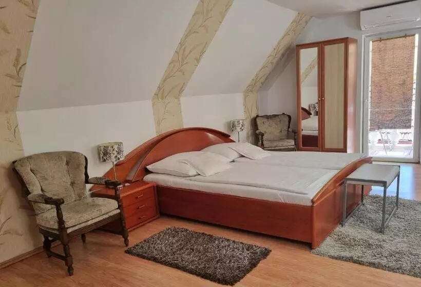 スーペリアトリプルルーム, Bástya Wellness Hotel Nyírbátor