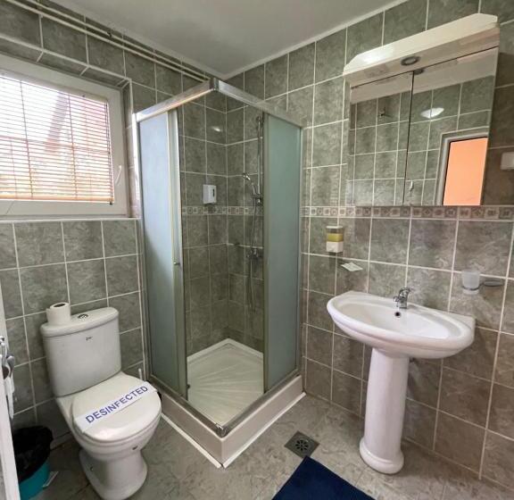 اتاق استاندارد سه نفره, Guest House Luxotel