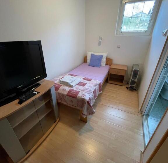 اتاق استاندارد سه نفره, Guest House Luxotel