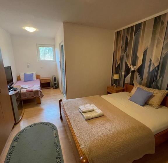 اتاق استاندارد سه نفره, Guest House Luxotel