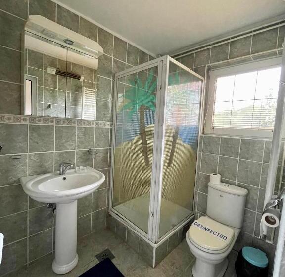 اتاق استاندارد سه نفره, Guest House Luxotel