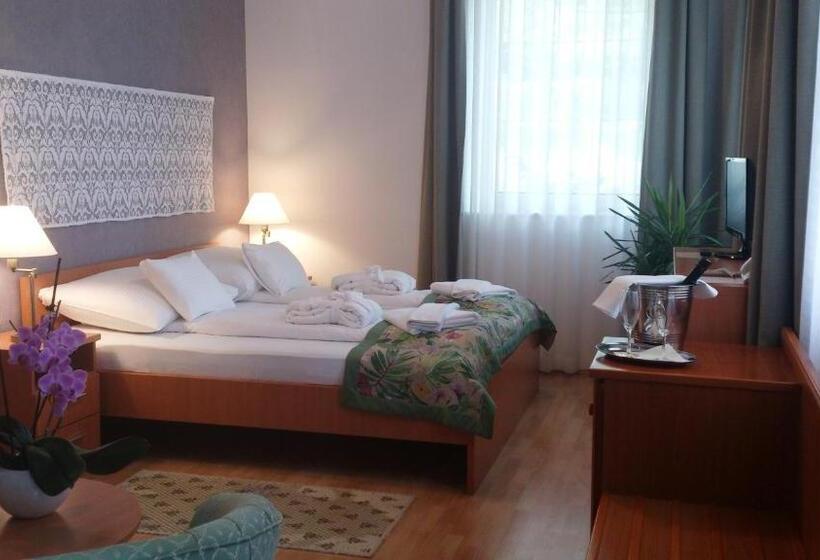 Номер Стандарт, Batthyány Kúria