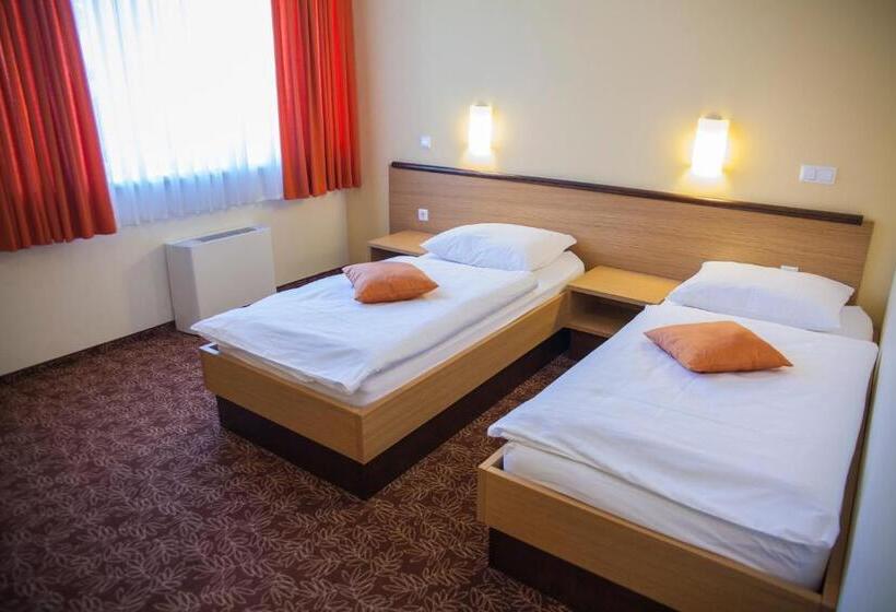 اتاق استاندارد سه نفره, Bela Krajina