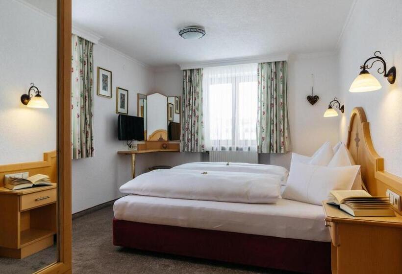 جناح عائلي, Kristall