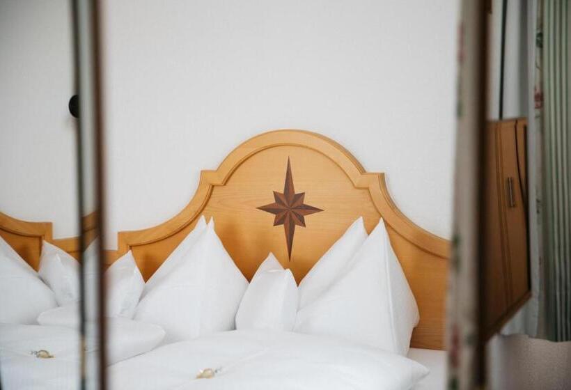 جناح عائلي, Kristall