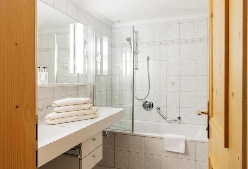 غرفة ديلوكس, Kristall