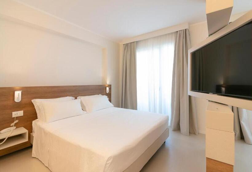 小型套房带海景, Mistral